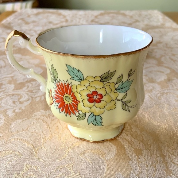 Paragon Oriental Series china cup and saucer - Picture 4 of 9